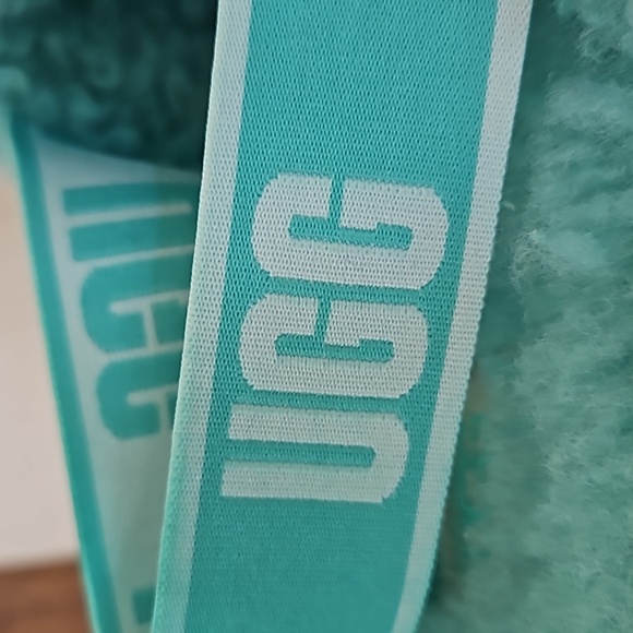 UGG Oh Fluffita Genuine Shearling Size 11 Slipper - Picture 3 of 12